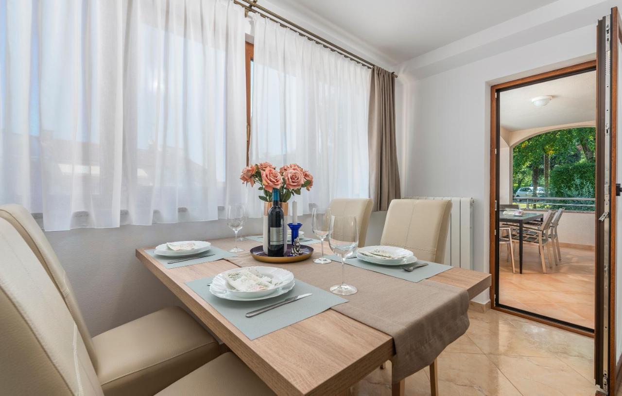 Apartments Villa Ana Пореч Екстер'єр фото