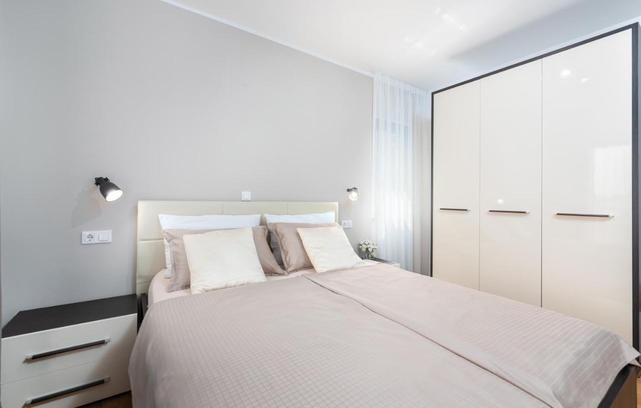 Apartments Villa Ana Пореч Екстер'єр фото