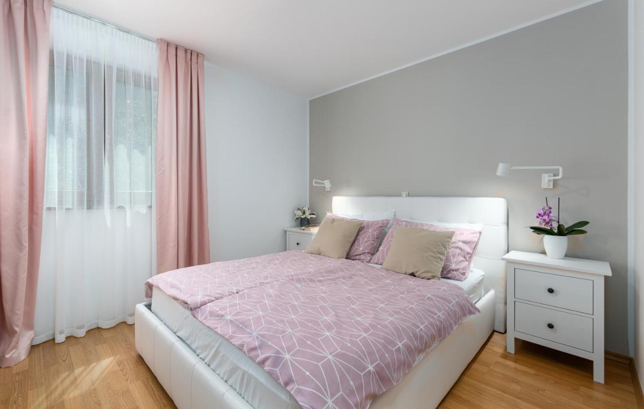 Apartments Villa Ana Пореч Екстер'єр фото