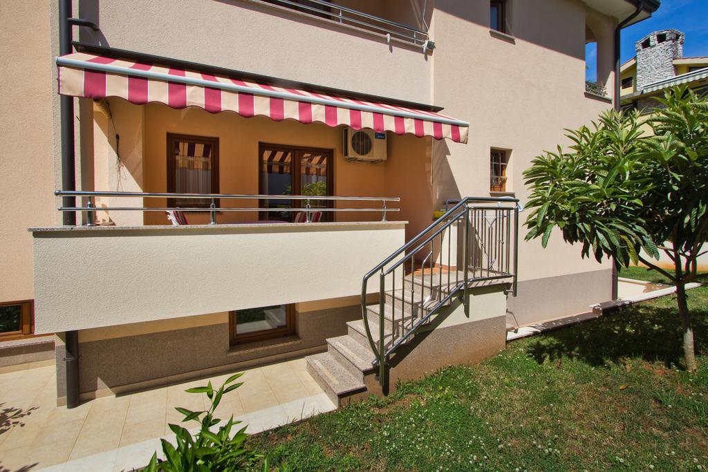 Apartments Villa Ana Пореч Екстер'єр фото