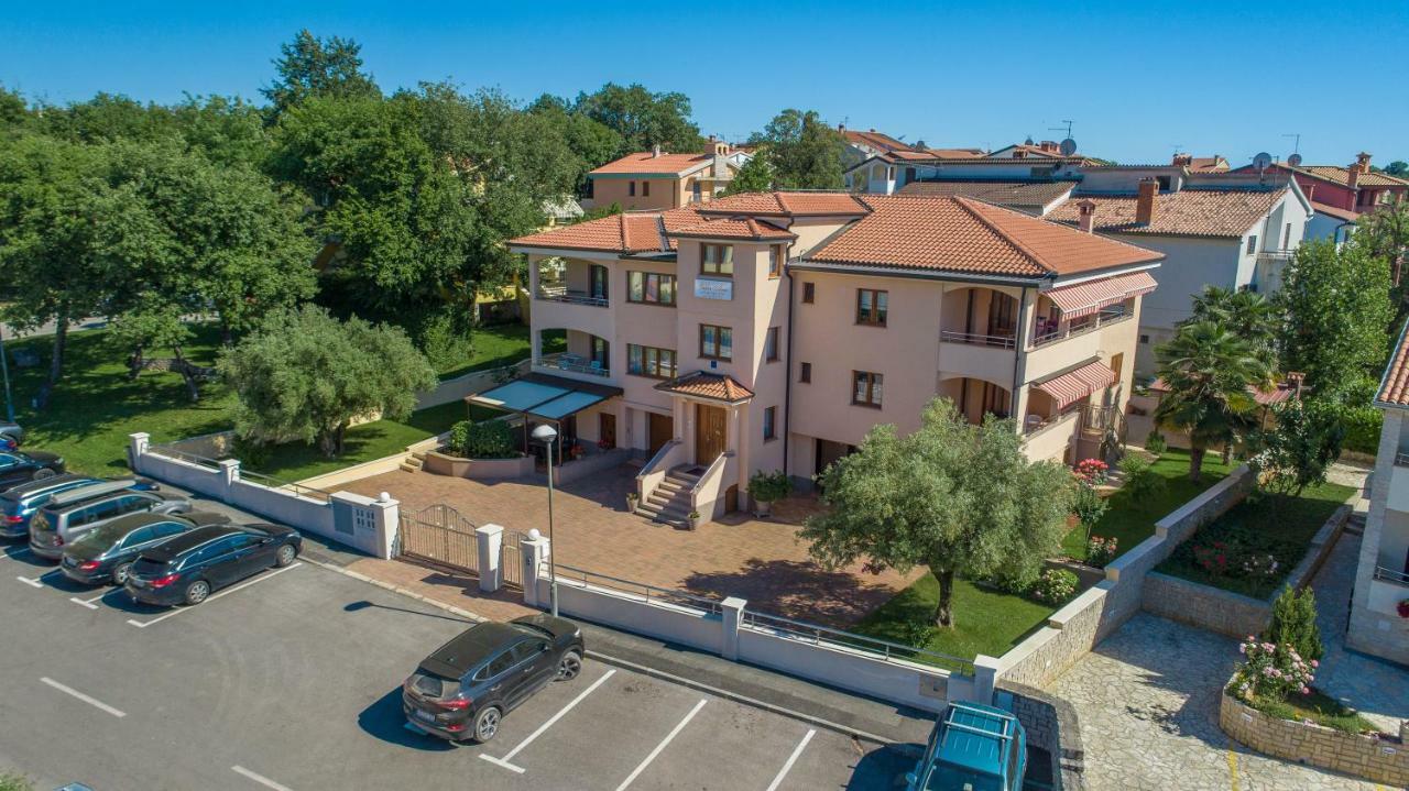 Apartments Villa Ana Пореч Екстер'єр фото
